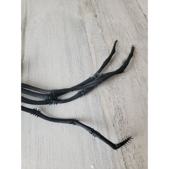 Rubber tarantula fangs scary Halloween prop decor - Picture 4 of 6